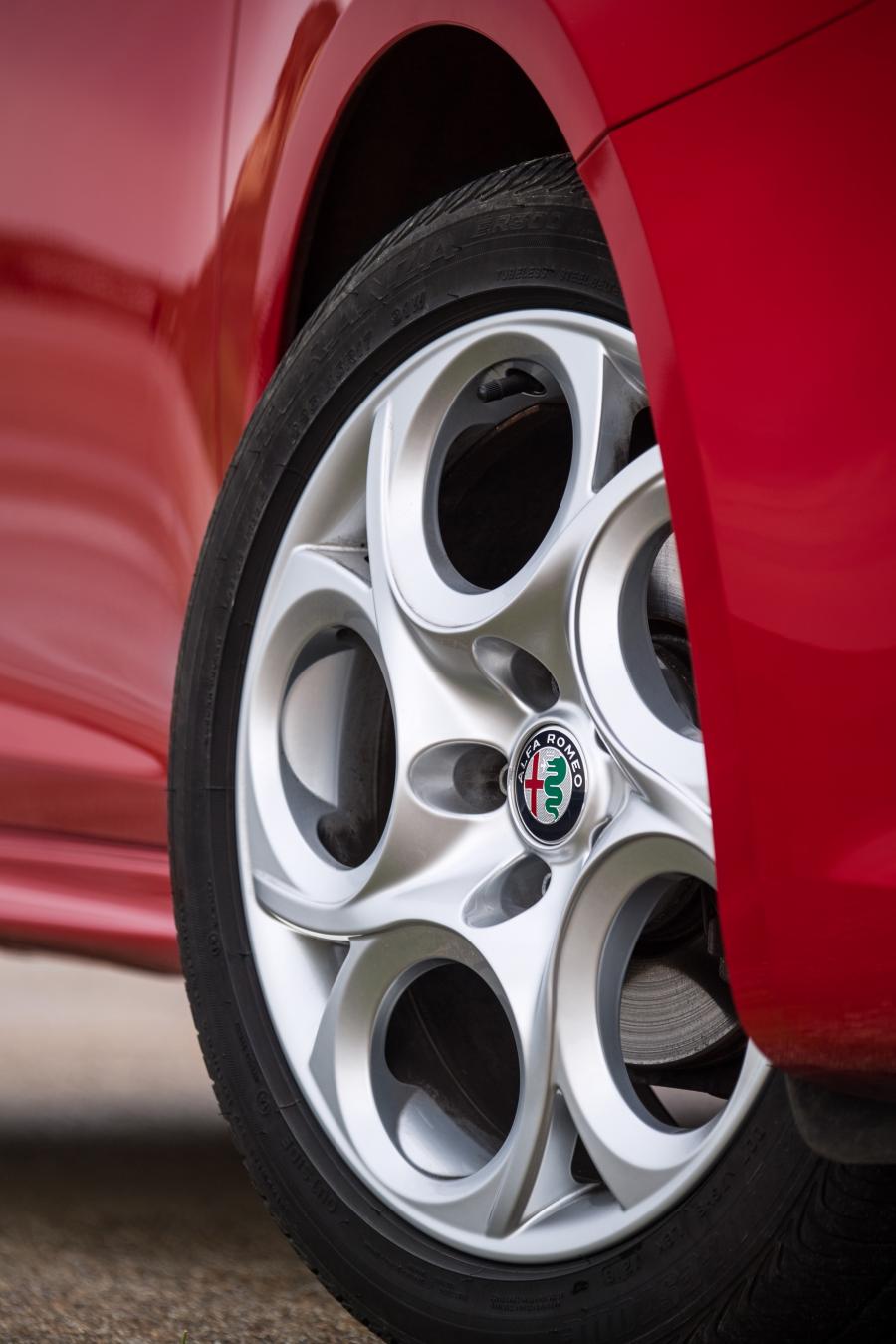 Колеса Alfa Romeo Giulietta 2016 года  (UK) (фото 33 из 44)
